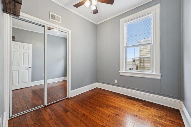 Building Photo - 41 E 48th St