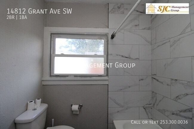 Building Photo - Two bed one bath single family home for re...