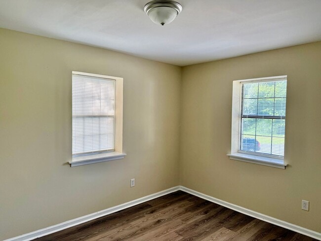 Building Photo - Two bedroom, 1.5 bath apartment home at Ha...