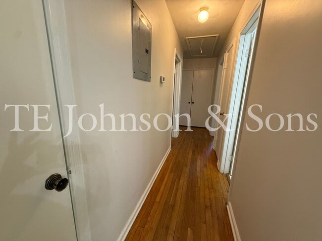 Building Photo - 3BR Home with Stainless Steel Appliances, Hardwood Floors & Carport