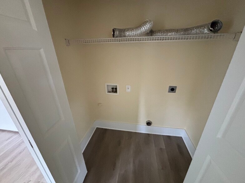 Building Photo - 651 W 12th Ave