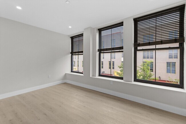 Building Photo - 153 Green St