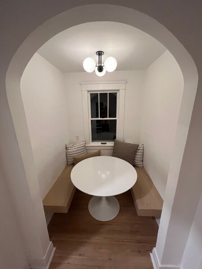 Building Photo - 528 Fellows Ave