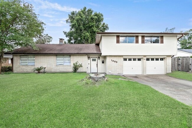 Primary Photo - 1385 Howell St