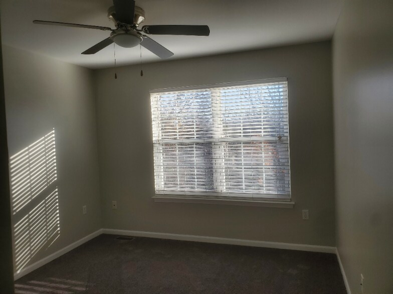 Building Photo - 645 Cherry Orchard Rd