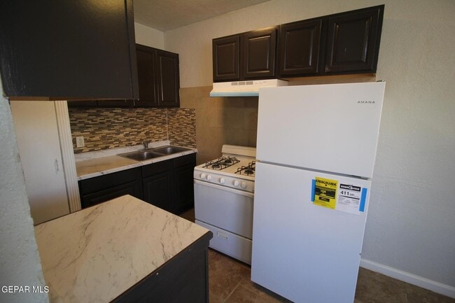 Building Photo - 8903 Old County Dr