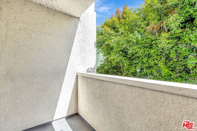 Building Photo - 811 21st St