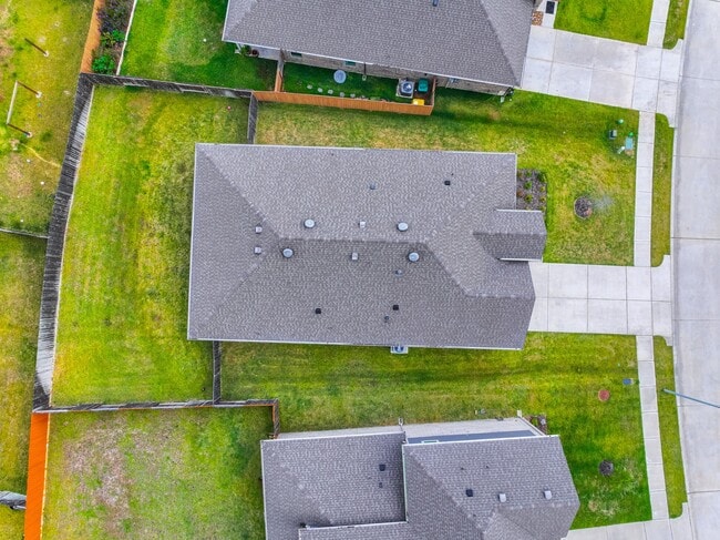 Building Photo - 15228 Tattle Crk Ln