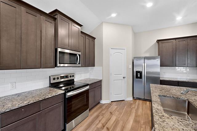Building Photo - 1903 Dahlia Way