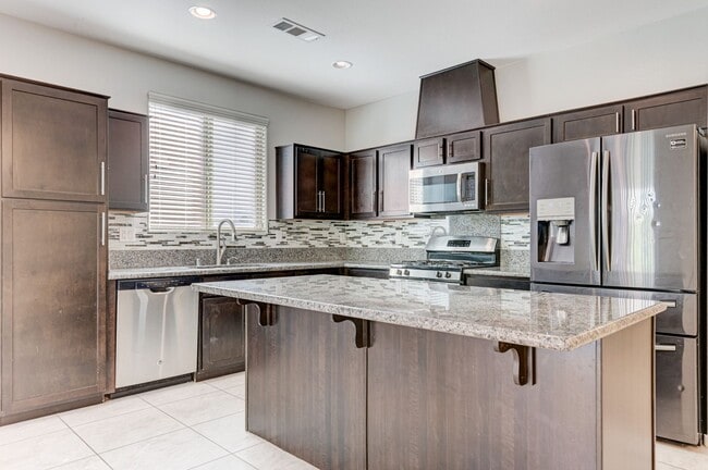 Building Photo - House For Rent! 4 beds, 3 baths Community ...