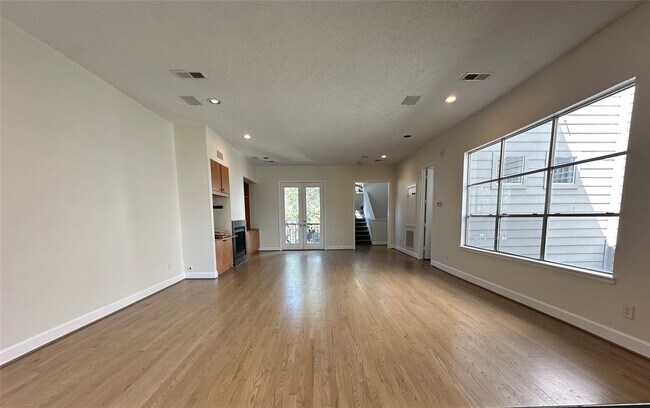 Building Photo - 2713 Crawford St