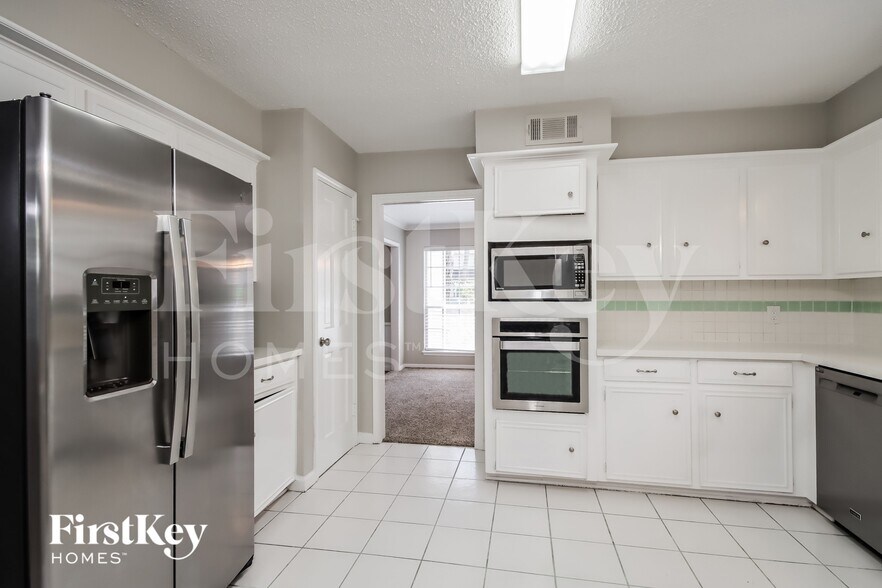 Building Photo - 1702 Corral Dr