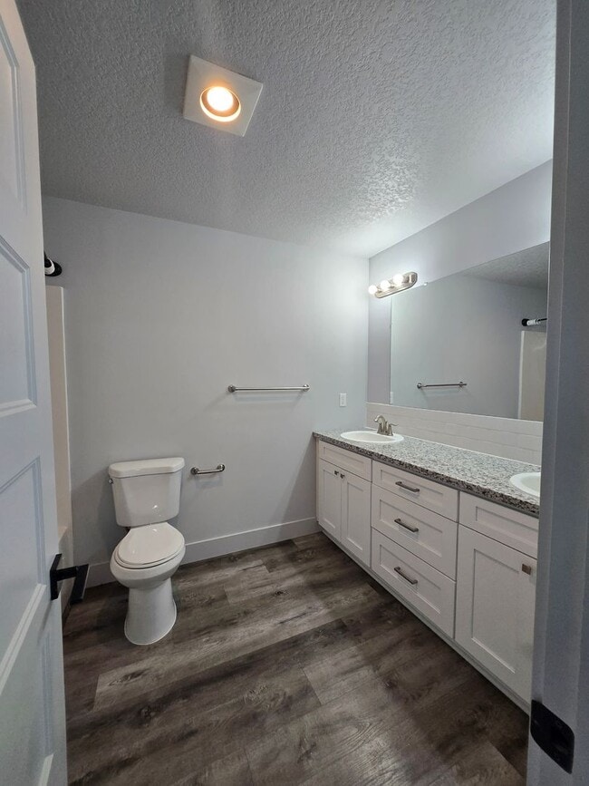 Building Photo - 3 Bedroom 2.5 Bathroom in Winlock