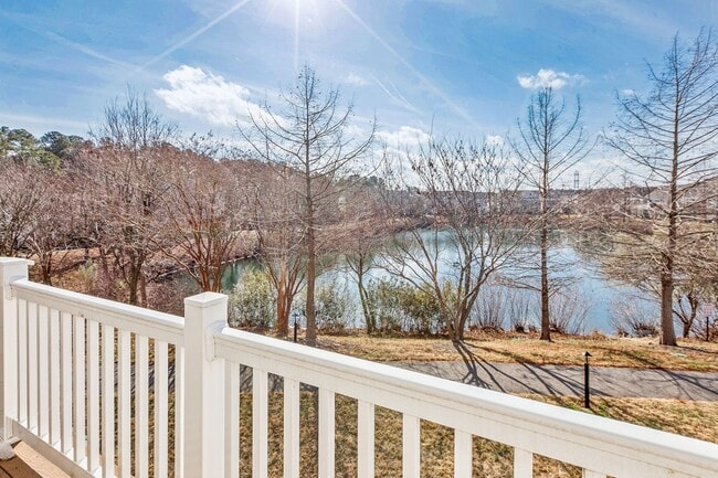 Building Photo - Suffolk Condo- Ready for move in