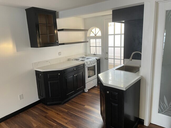 Building Photo - 407 Naranja Dr