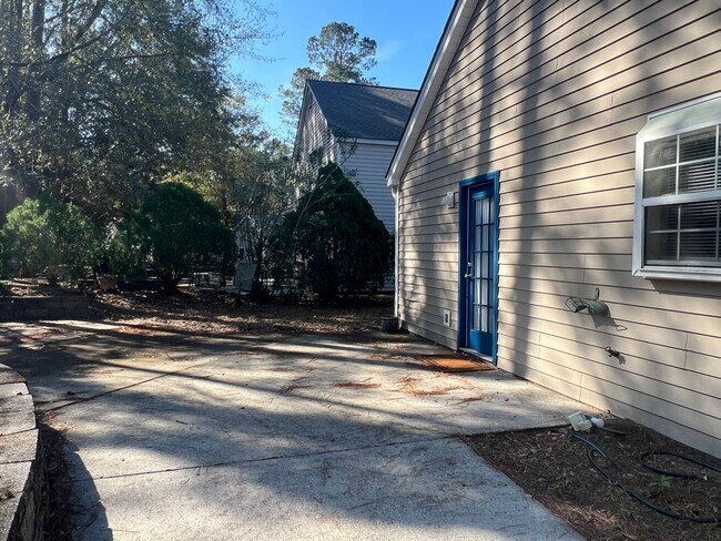 Building Photo - 281 Old Bridge Dr