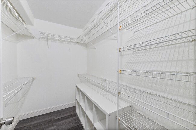 Building Photo - 10120 Boca Entrada Blvd