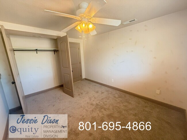 Building Photo - 5725 Brook Cir