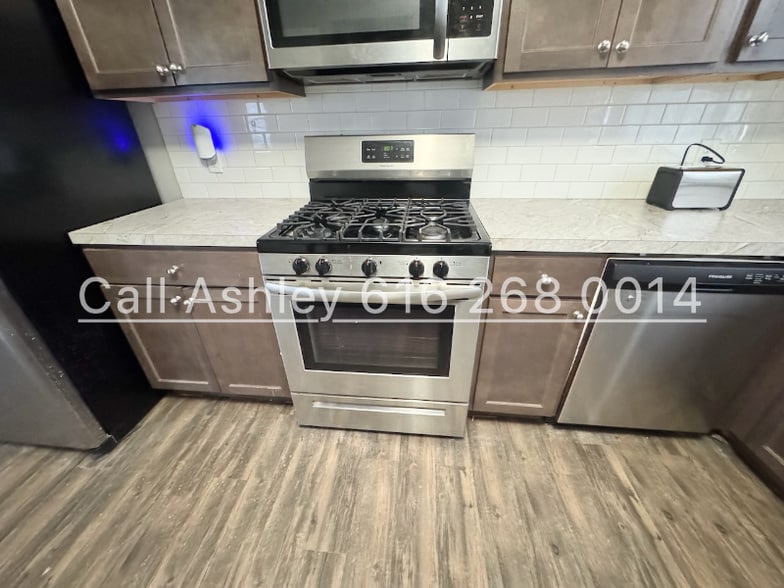 Building Photo - 1032 Logan St SE