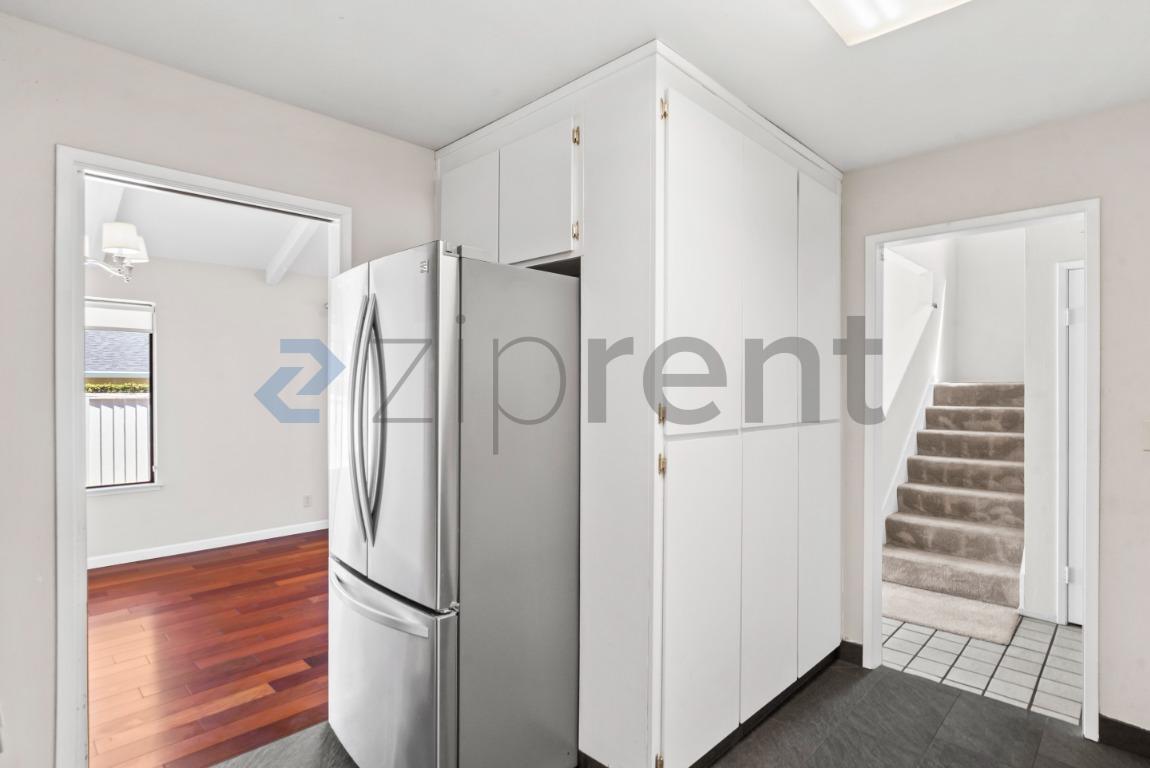 Building Photo - Unit