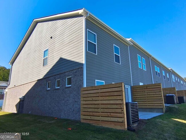 Building Photo - 269 Dupont Dr