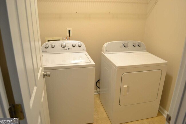 Building Photo - 6157 Red Top Loop