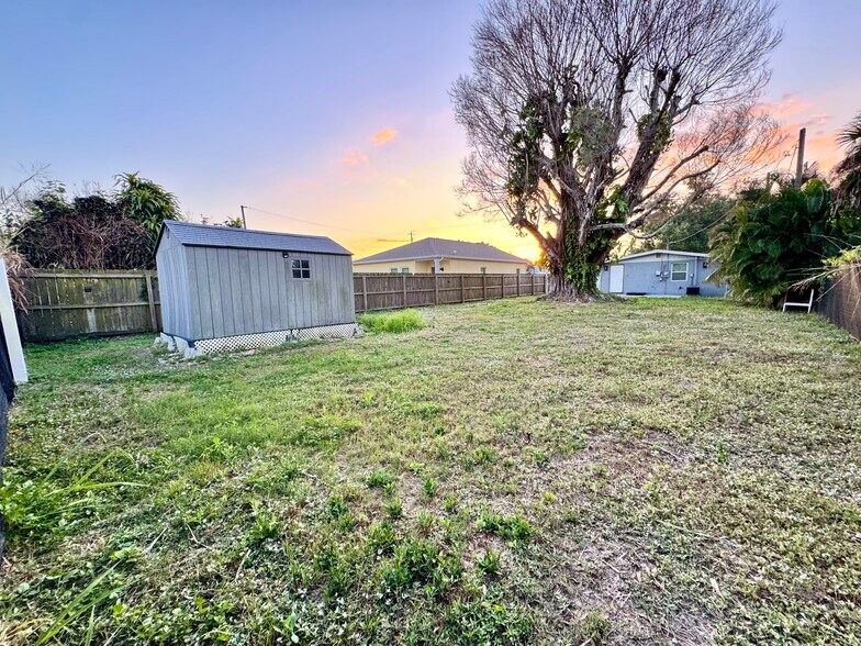 Building Photo - 1415 Diego St