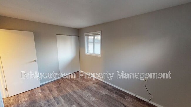 Building Photo - 217 Whispering Dr