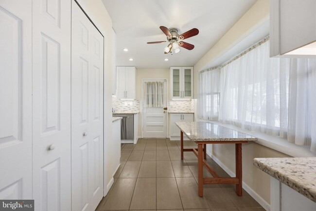 Building Photo - 1721 University Blvd W