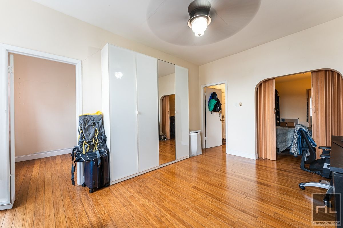 Building Photo - 4 AVENUE