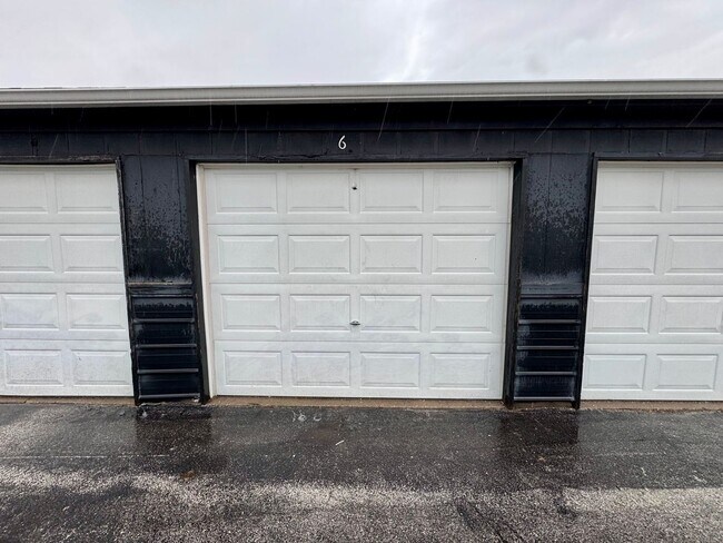 Building Photo - Updated 2BR Condo in Fox Meadows Estates – Garage Included