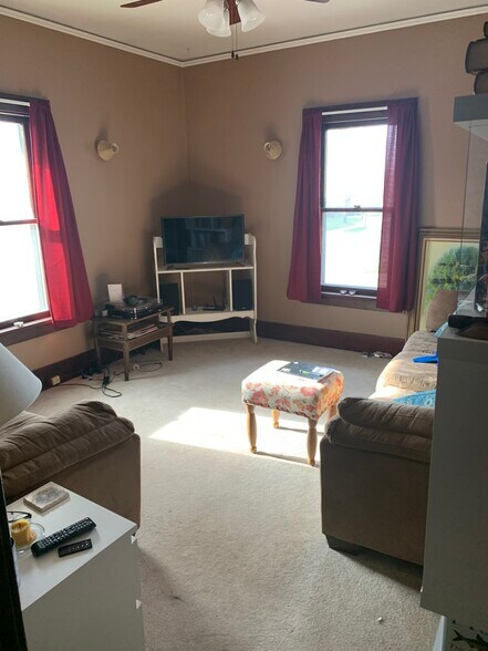 Primary Photo - 702 9th St SE