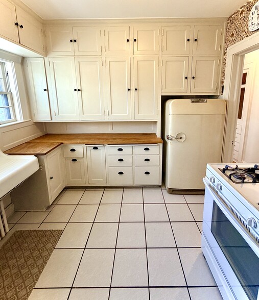 Building Photo - 130 Orlin Ave SE