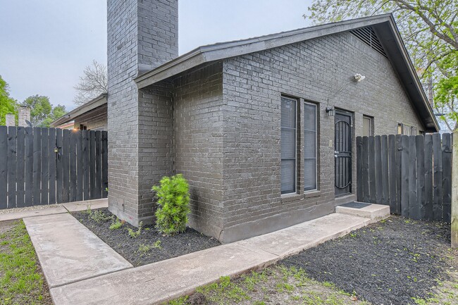 Building Photo - 3005 Edgedale Dr