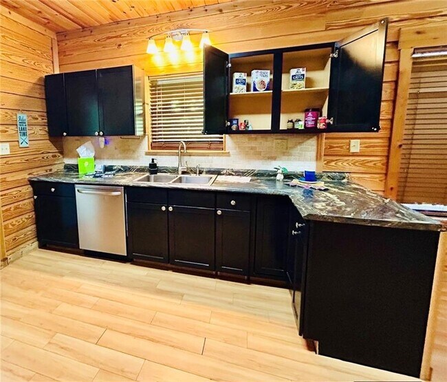 Building Photo - 4067 Fincher Dr