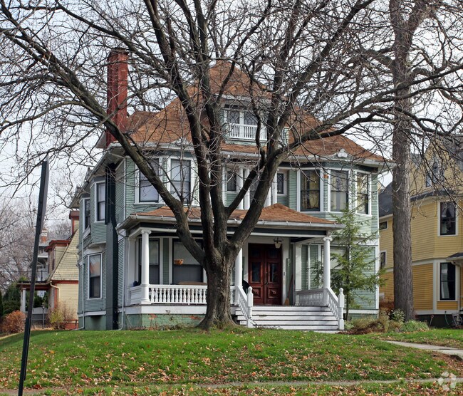 Building Photo - 2274 Robinwood Ave