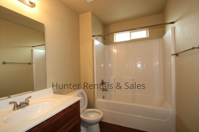 Building Photo - Spacious 2-bedroom!!!