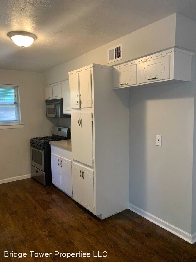 Building Photo - 4 br, 1.5 bath House - 826 E Celeste Drive