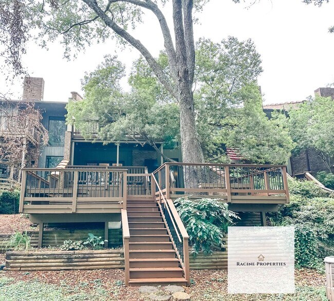 Building Photo - Townhouse available on Lake Hartwell—comes with a water view!