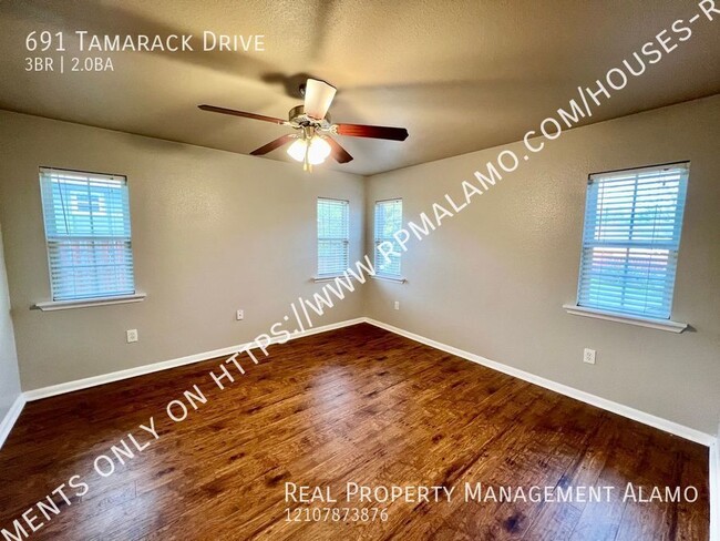 Building Photo - 691 Tamarack Dr