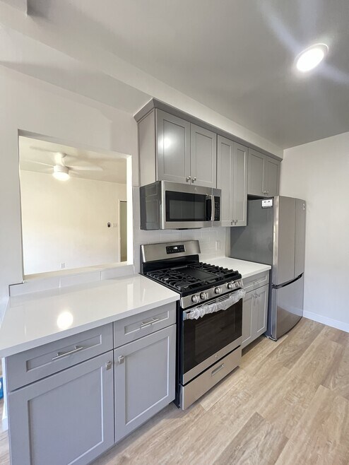 Building Photo - 1322 Amherst Ave