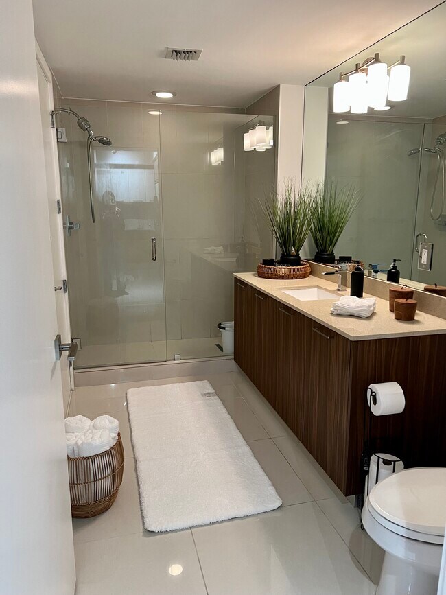 Building Photo - 5252 Paseo Blvd