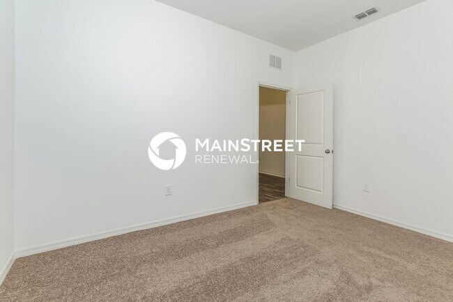 Building Photo - 3 Bedroom Pet-Friendly Home in Haines City, FL with Main Street Renewal
