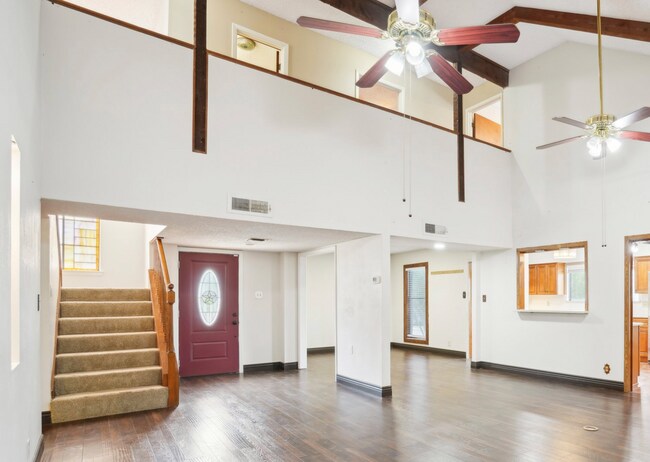 Primary Photo - Beautiful Home Located in Thousand Oaks Mo...