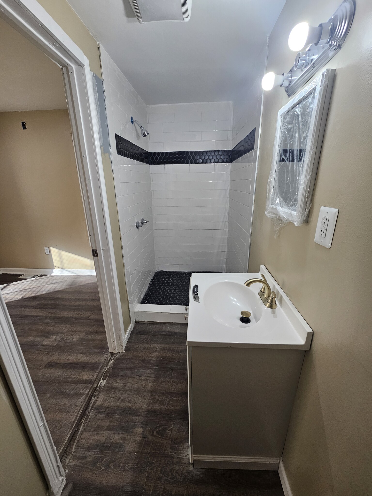 Guest bathroom - 16634 Lilac St