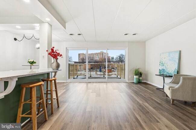 Building Photo - 2648 Redcoat Dr