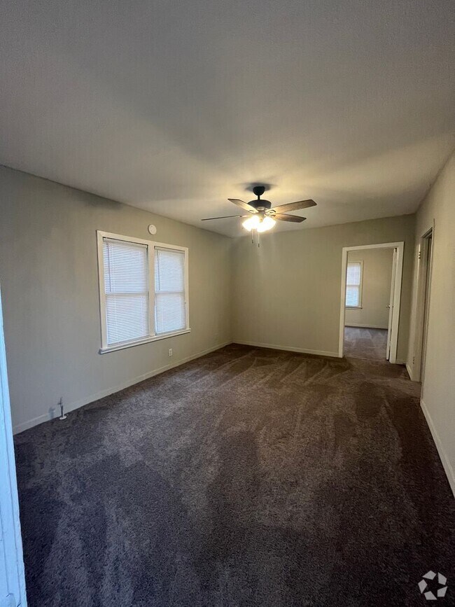 Building Photo - CUTE 2/1 FOR LEASE