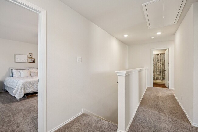 Building Photo - "Rent to Own this Charming 3-Bed Oasis with 18 month lease!*"