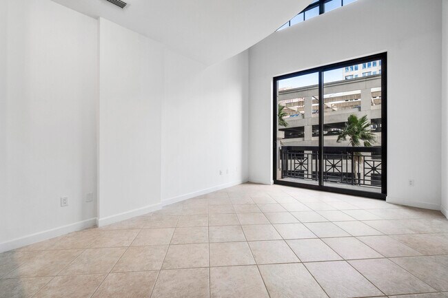 Building Photo - 801 S Olive Ave