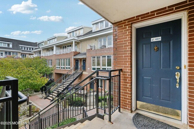 Building Photo - 368 Rector St